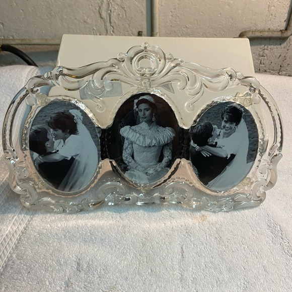 Mikasa Crystal Princess Triple Oval Frame - Picture 1 of 7